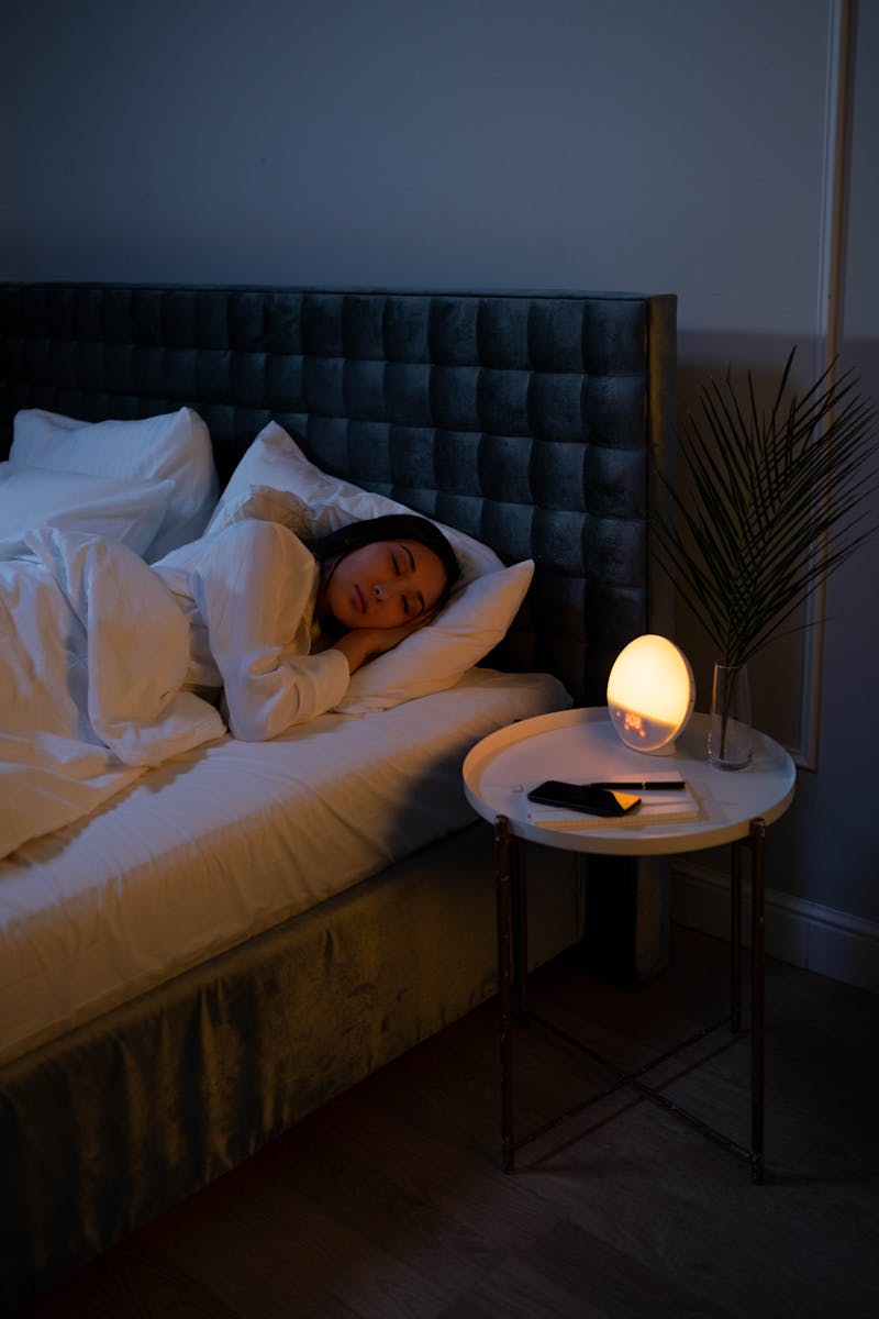 Mujer durmiendo pacíficamente - calidad del sueño