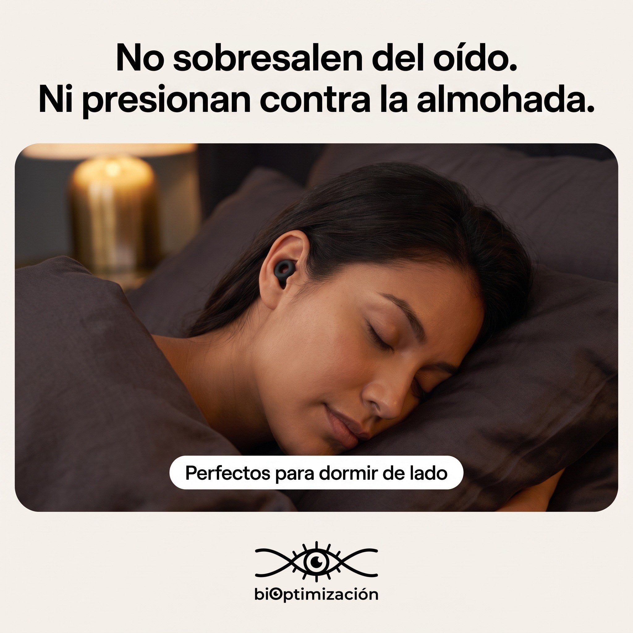 Mujer durmiendo de lado con el tapón al ras del oído