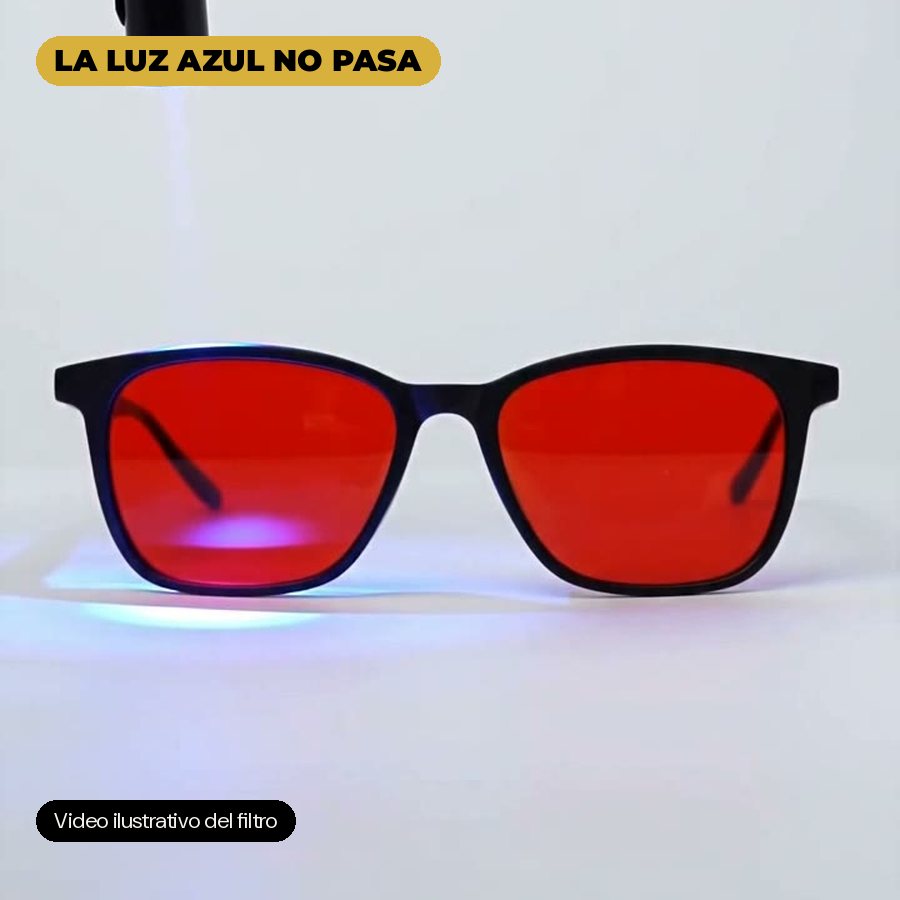 Ilustración del filtro: la luz azul de una linterna no atraviesa el lente rojo de Alpha + Sueño